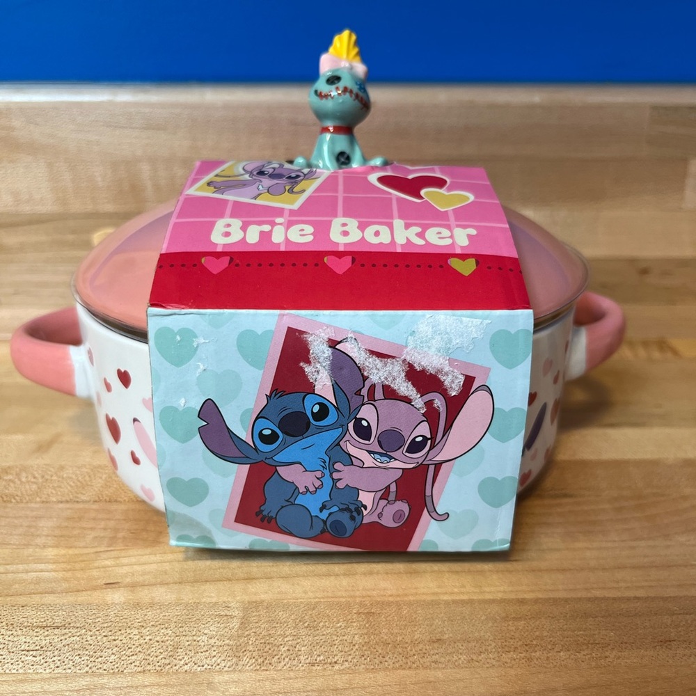 Stitch Heart Brie Baker NWT